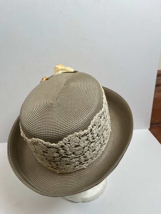 Vintage Cream Straw Whittall & Shon Floral Hat main image 3